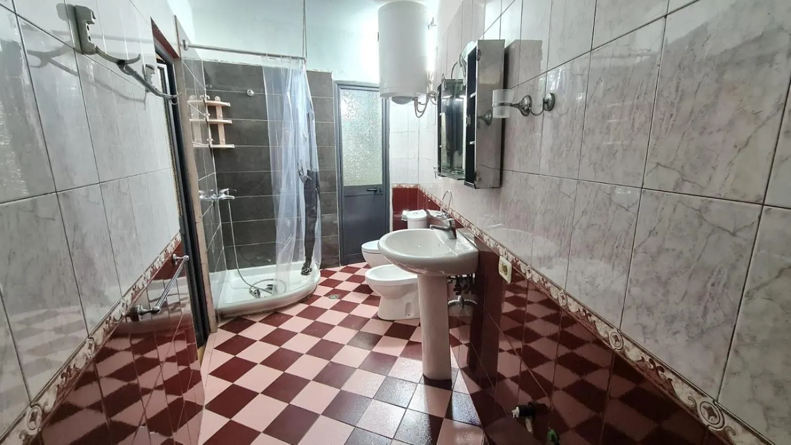 Calmly, Spacious Apartment Next To Usa Embassy Tirana